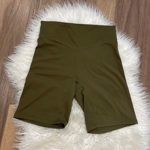 Balance Athletica Size Medium Green Shorts